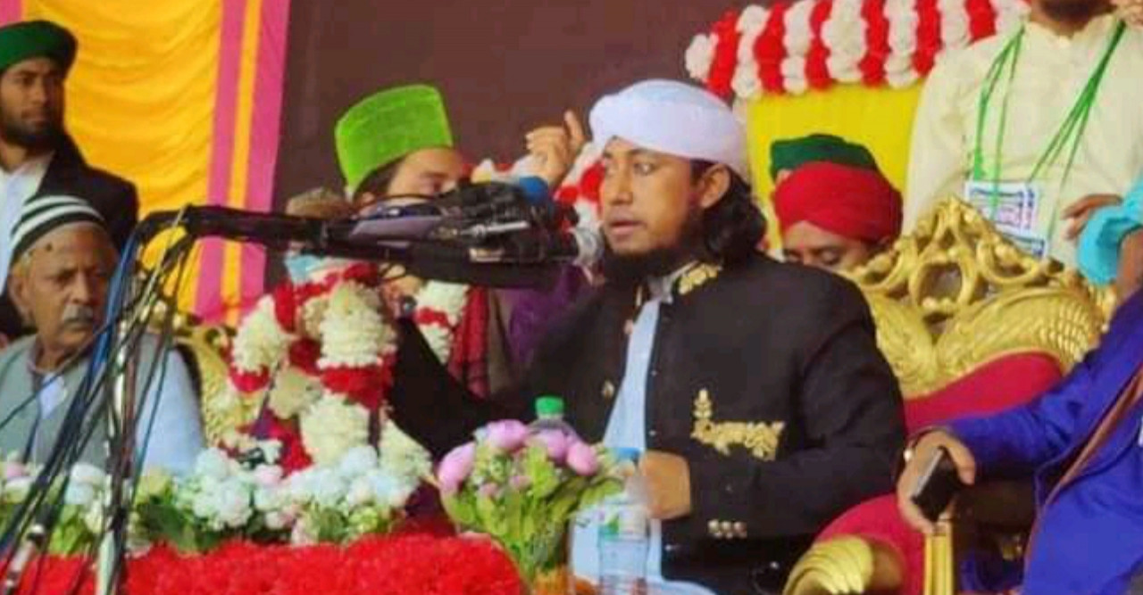 আলোচিত বক্তা তাহেরীর মাহফিলে মানুষের ঢল