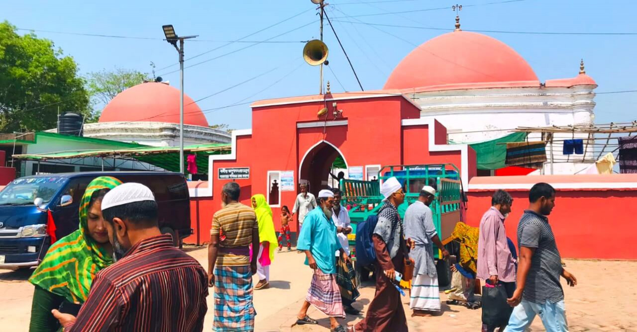 পাঁচ শত পঞ্চাশ বছর ধরে চলেছে এই দরগার মেলা