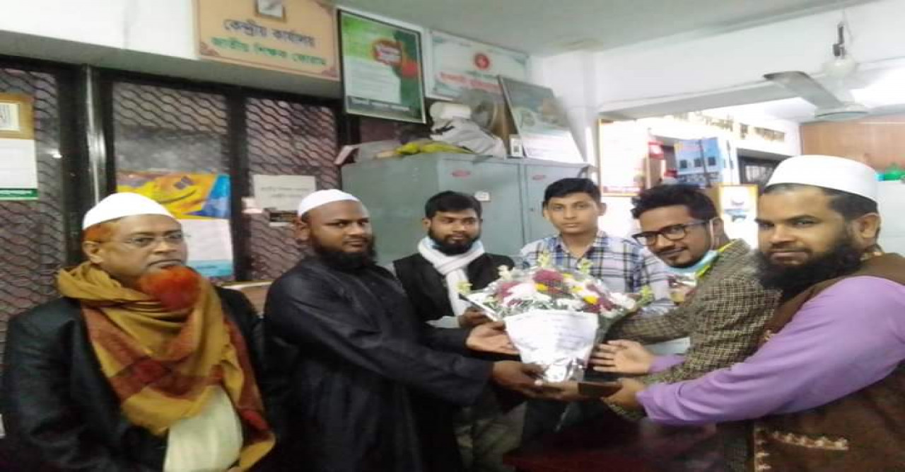 জেএসএস, বাকেরগঞ্জ উপজেলা শাখার পক্ষ থেকে নিয়ামতির নবনির্বাচিত চেয়ারম্যান কে ফুলেল শুভেচ্ছা।