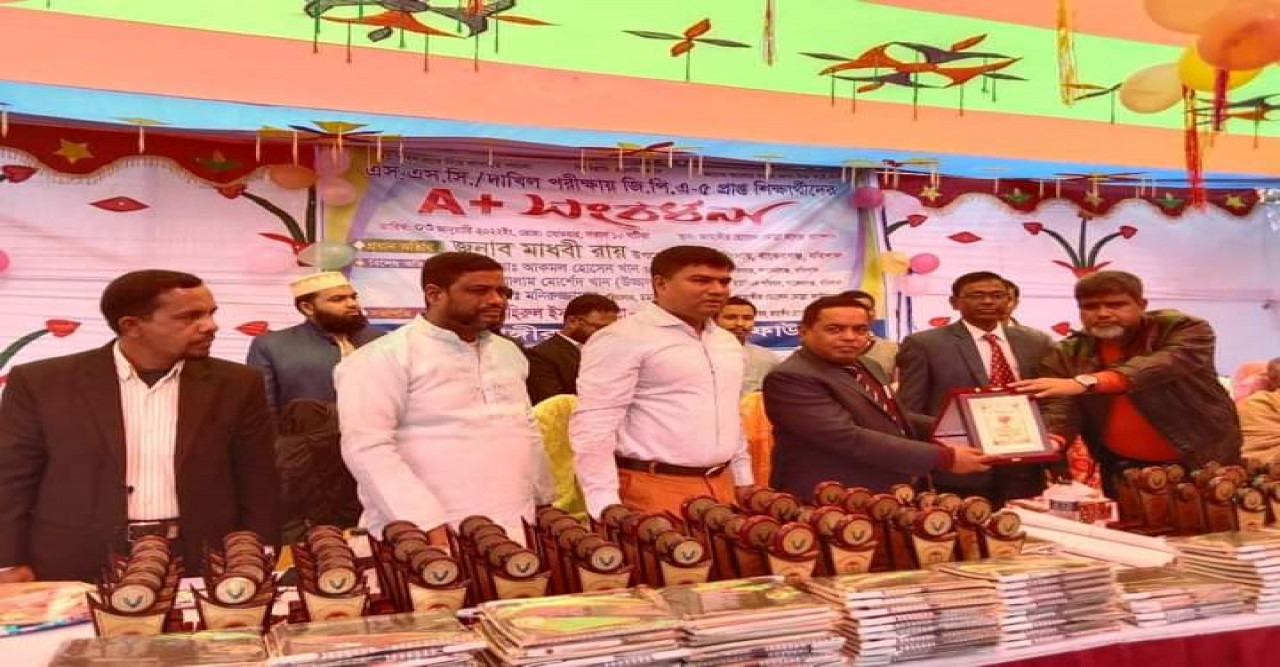 বাকেরগঞ্জে জাহাঙ্গীর হোসেন মোল্লা ফাউন্ডেশনের আয়োজনে এসএসসি/দাখিল জিপিএ-৫ প্রাপ্ত শিক্ষার্থীদের সংবর্ধনা  অনুষ্ঠান